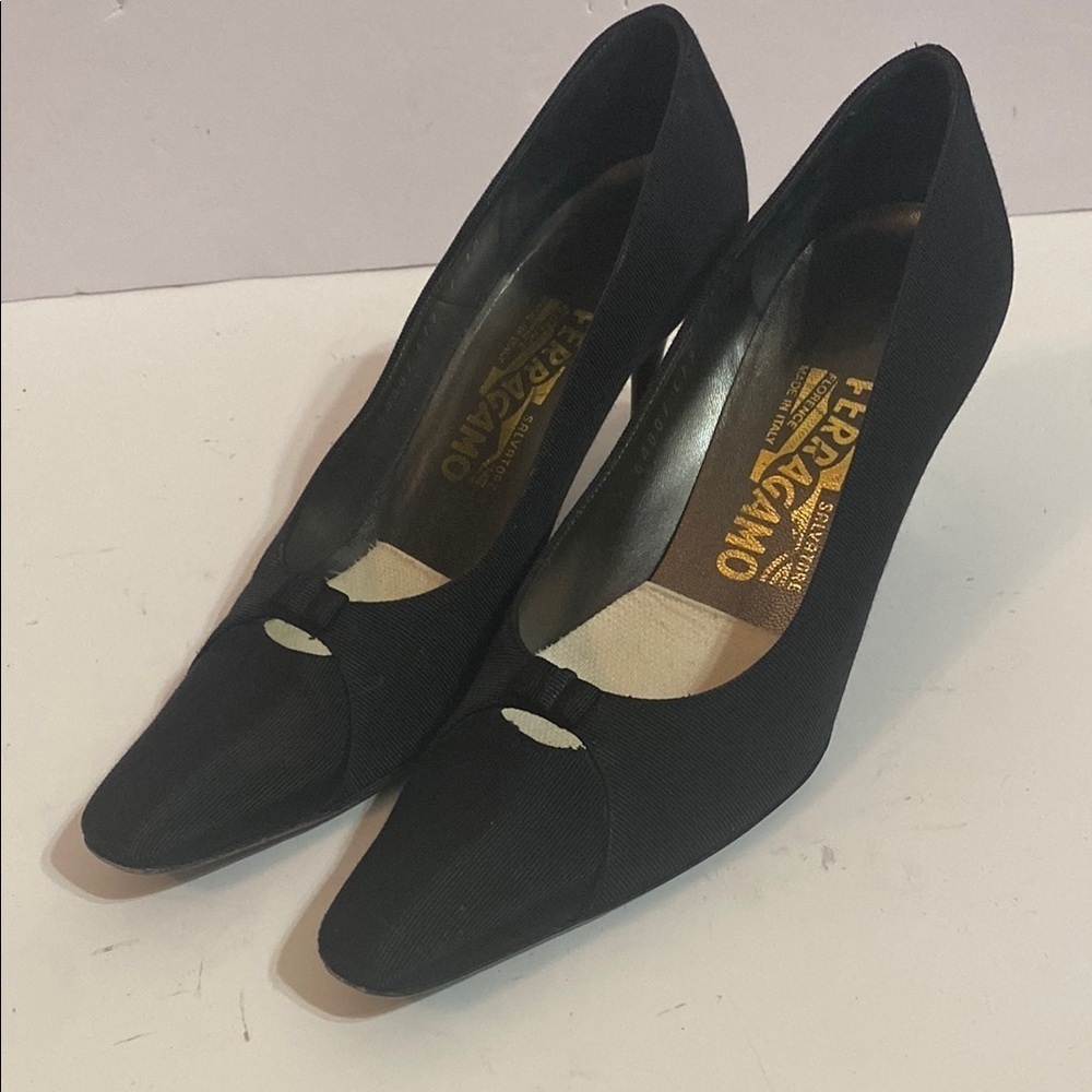 SALVATORE FERRAGAMO Women’s 7.5 3A Black Satin Bow Pointed Heels
